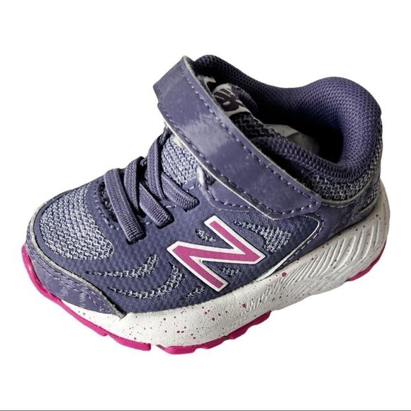 New Balance 519V1 Girls Purple/Pink Hook And Loop Sneakers Size 2 Extra Wide - Picture 1 of 7